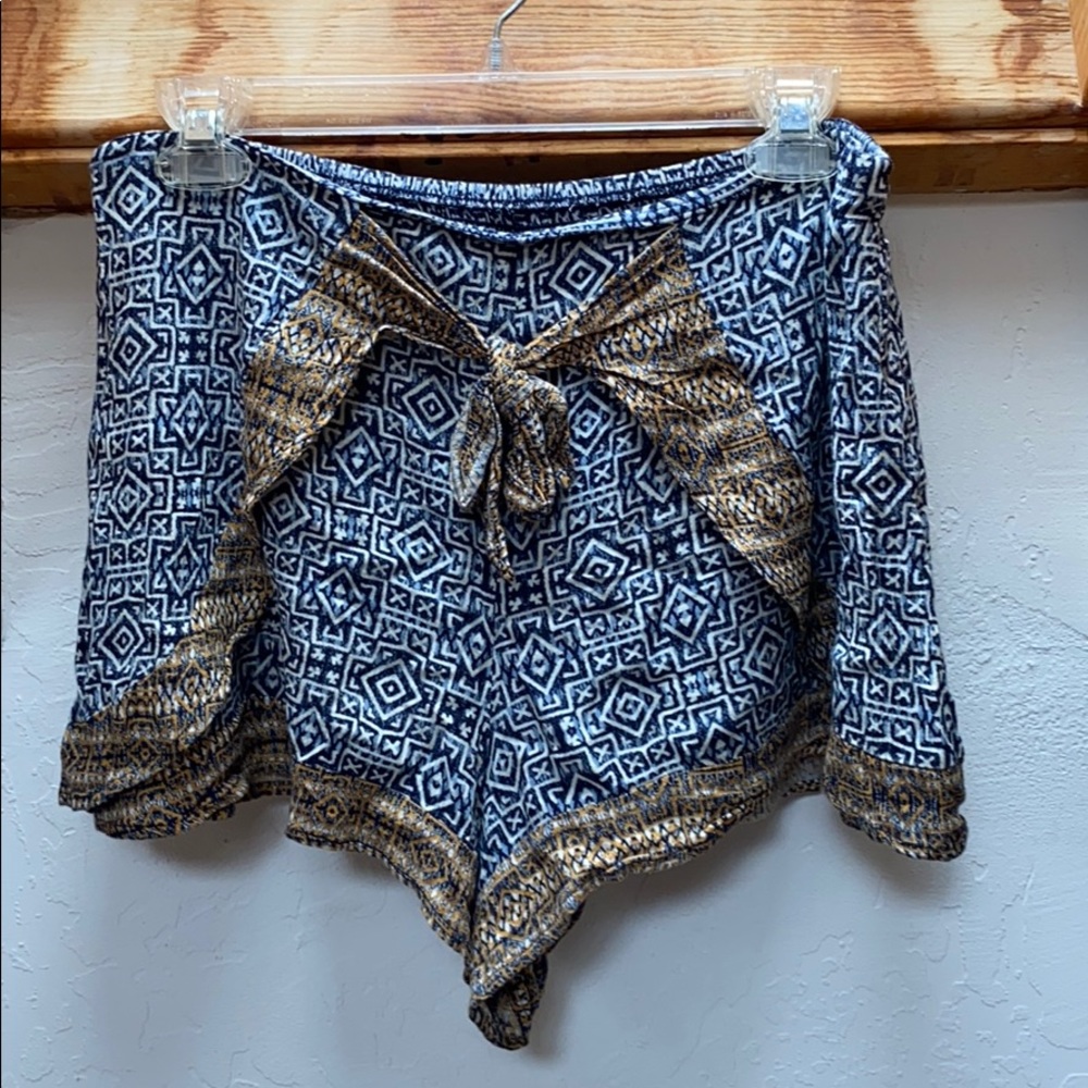 • Xhilaration • navy, tan & white shorts